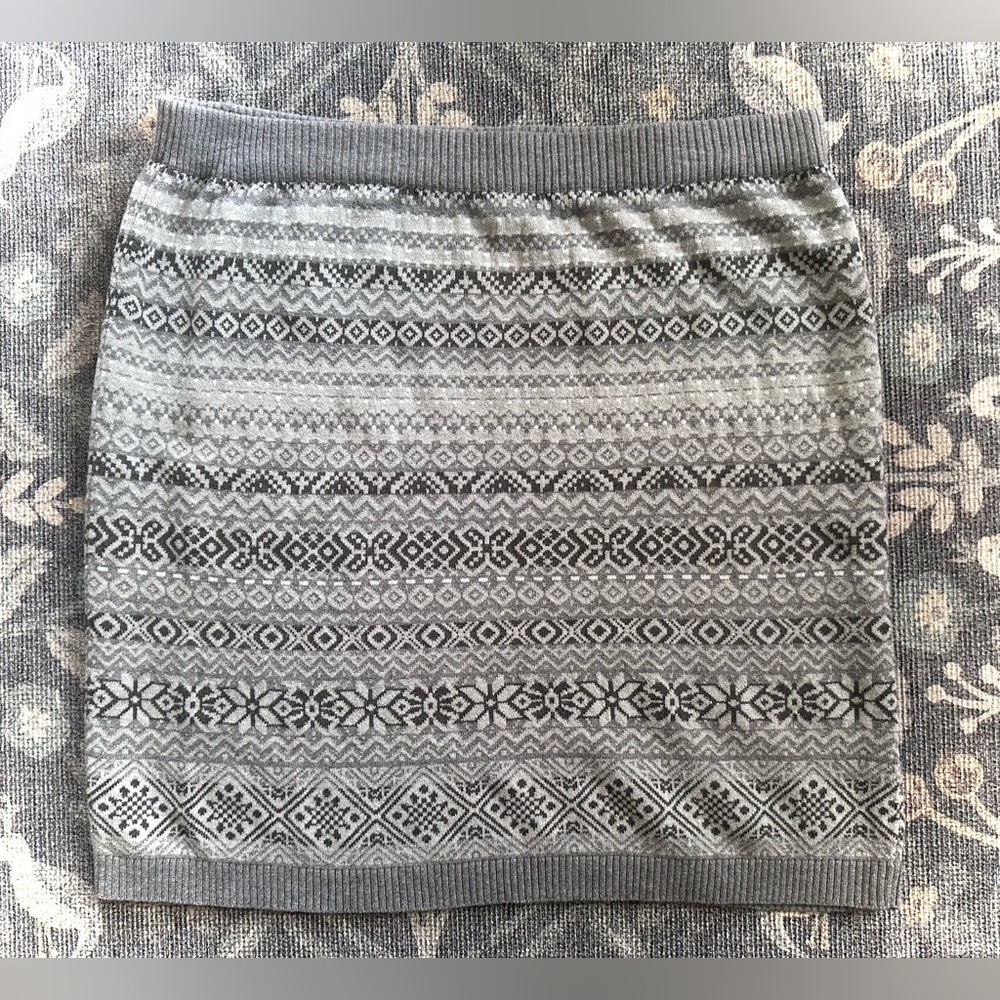 J. Jill Gray Knit Sweater Mini Skirt with geometric pattern